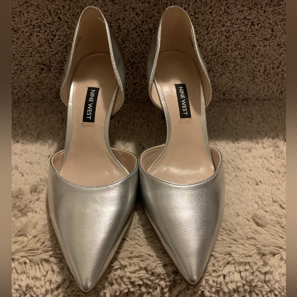 🎉Host Pick🎉 Nine West - Metallic Silver Heels - Picture 4 of 8